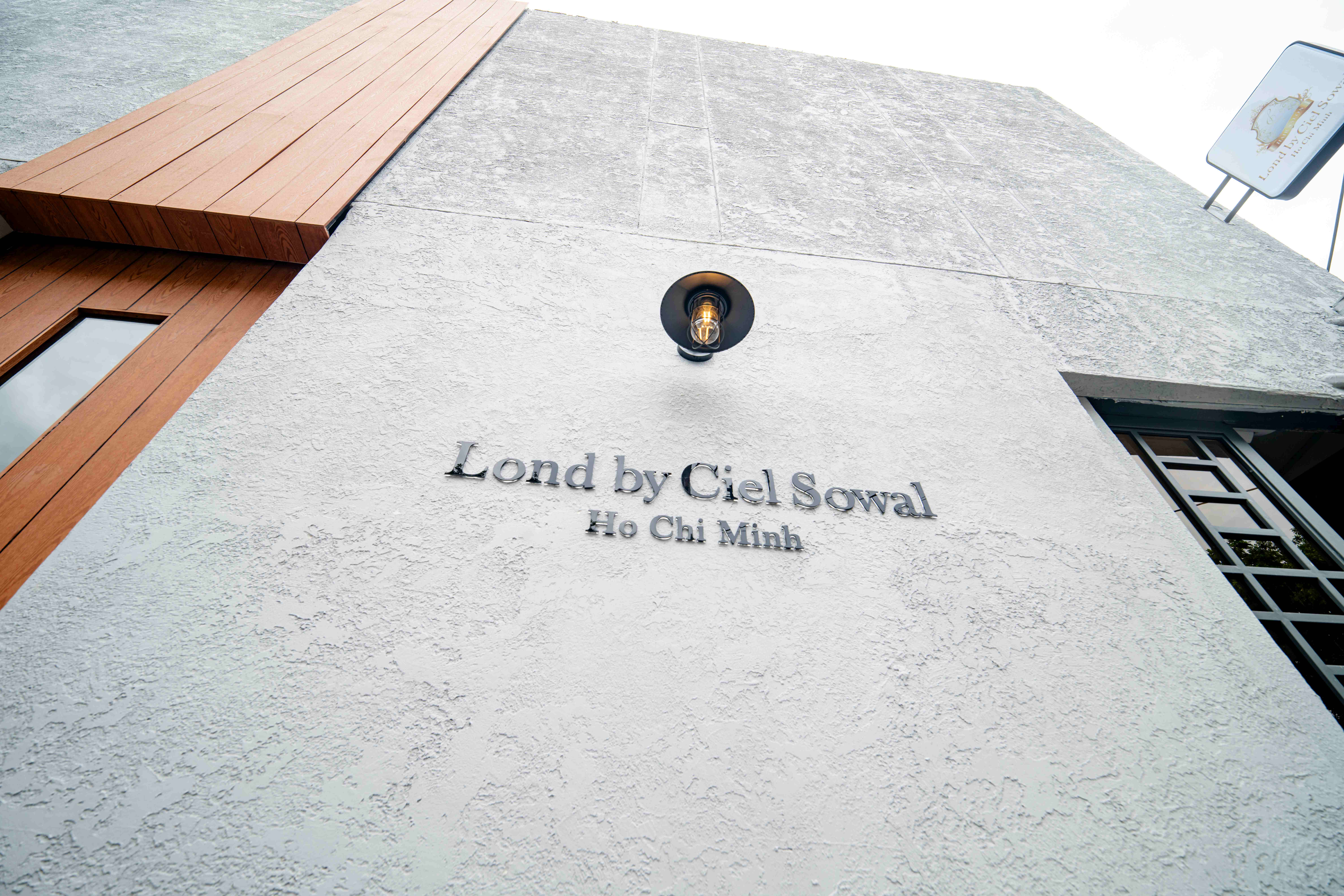 Lond by Ciel Sowal