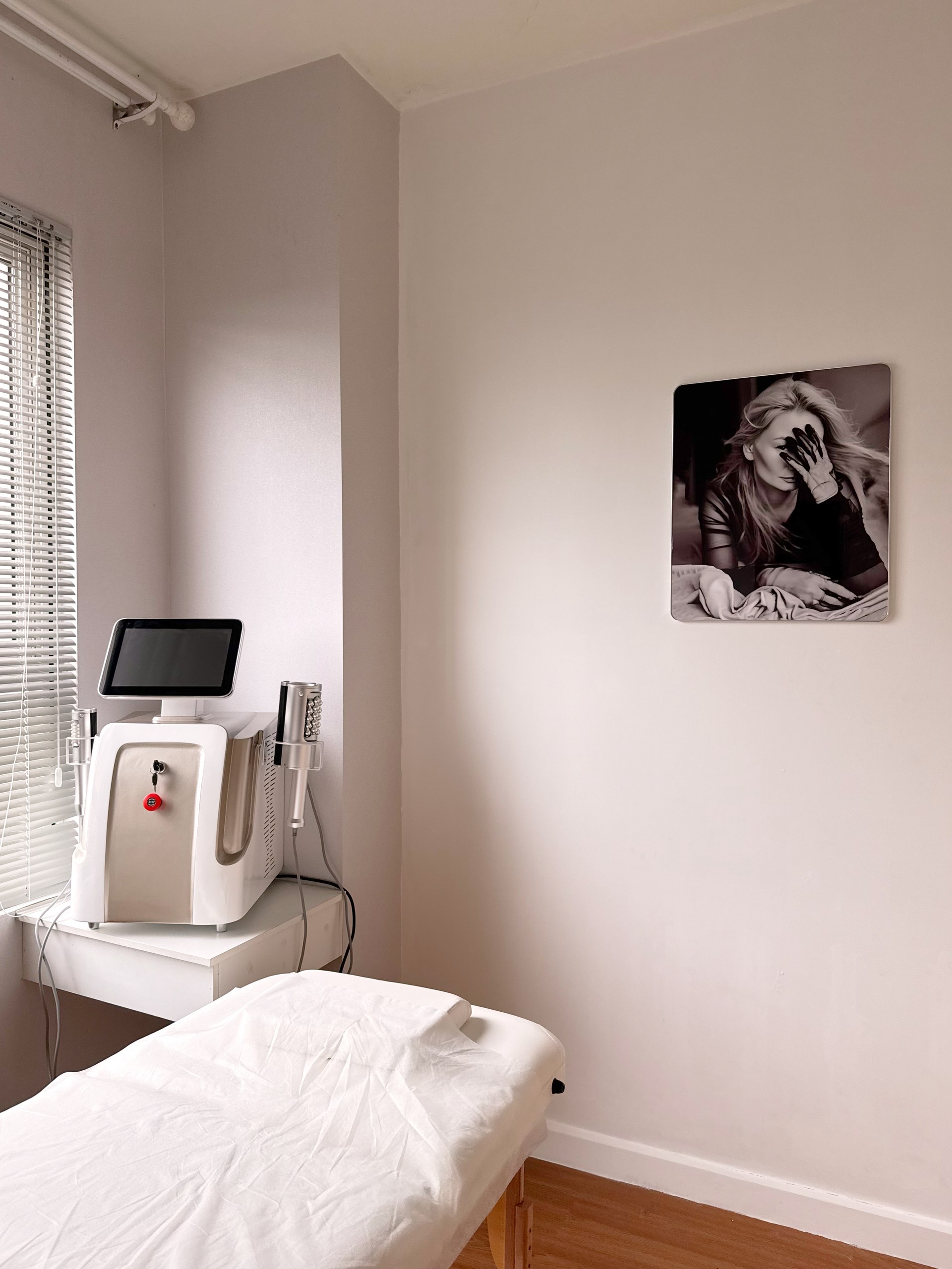 Aesthetic beauty lounge